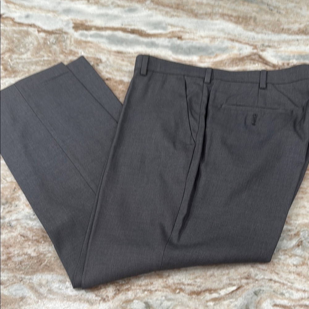 Perry Ellis flat front folio modern fit 34 x 30 Classic Gray Dress Pants